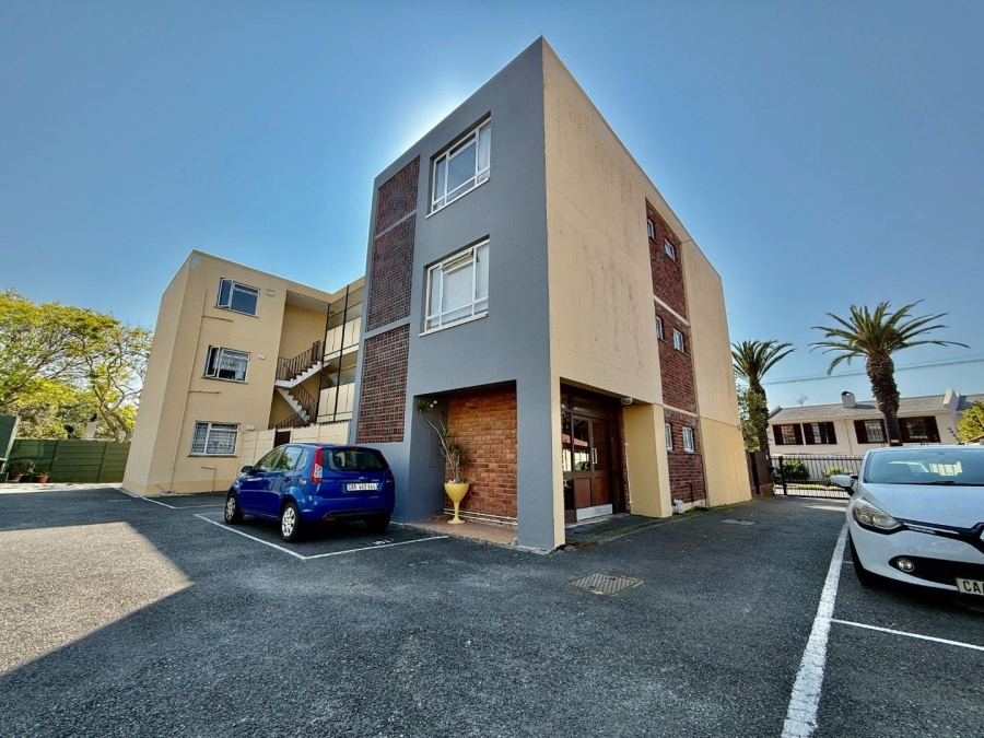 2 Bedroom Property for Sale in Harfield Village Western Cape
